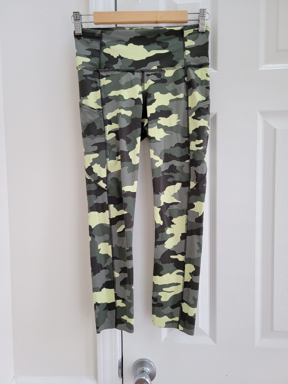 Lululemon 2PC UVP Camo Run Short Sleeve and Fast And Free Crop Leggings Size 6 - Picture 10 of 15